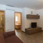 Seahouse 114 Apartahotel 3*