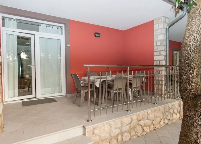 Seahouse 114 公寓式酒店 3*