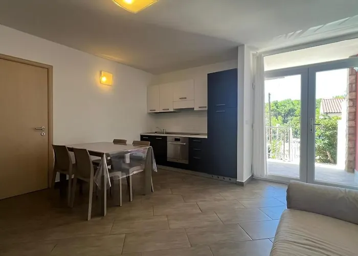 Seahouse 114 公寓式酒店 3*